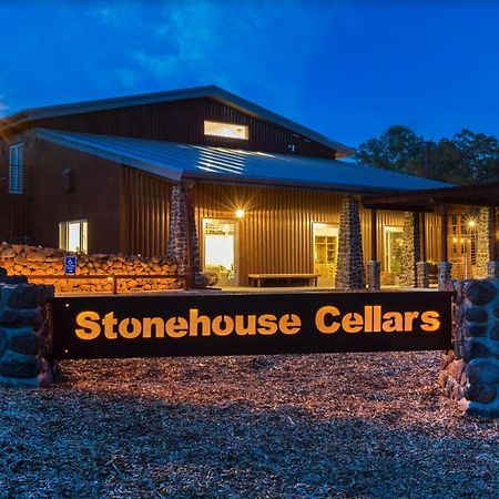 Bed And Barrel At Stonehouse Cellars Bed & Breakfast Clearlake Oaks Luaran gambar
