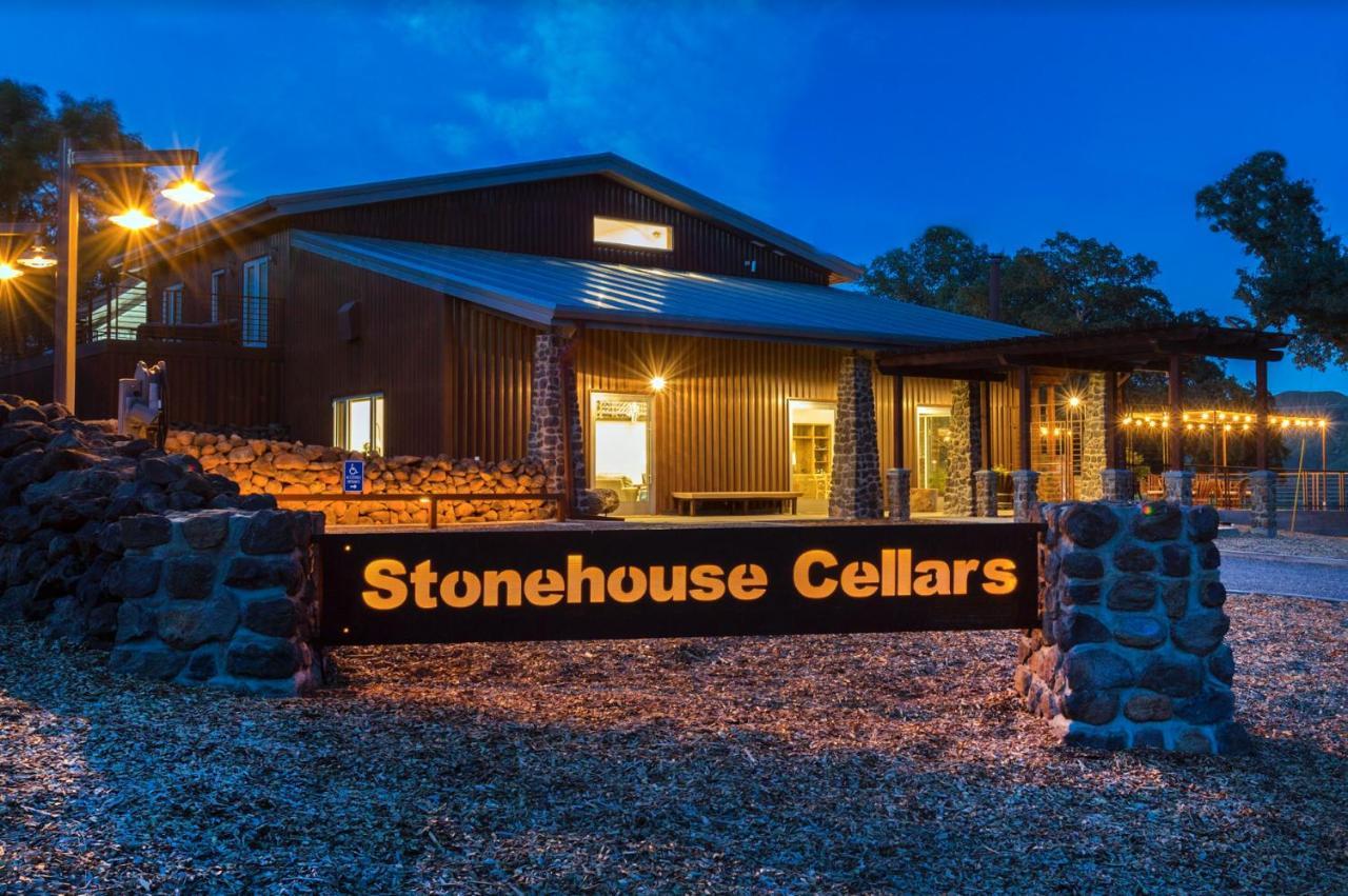 Bed And Barrel At Stonehouse Cellars Bed & Breakfast Clearlake Oaks Luaran gambar